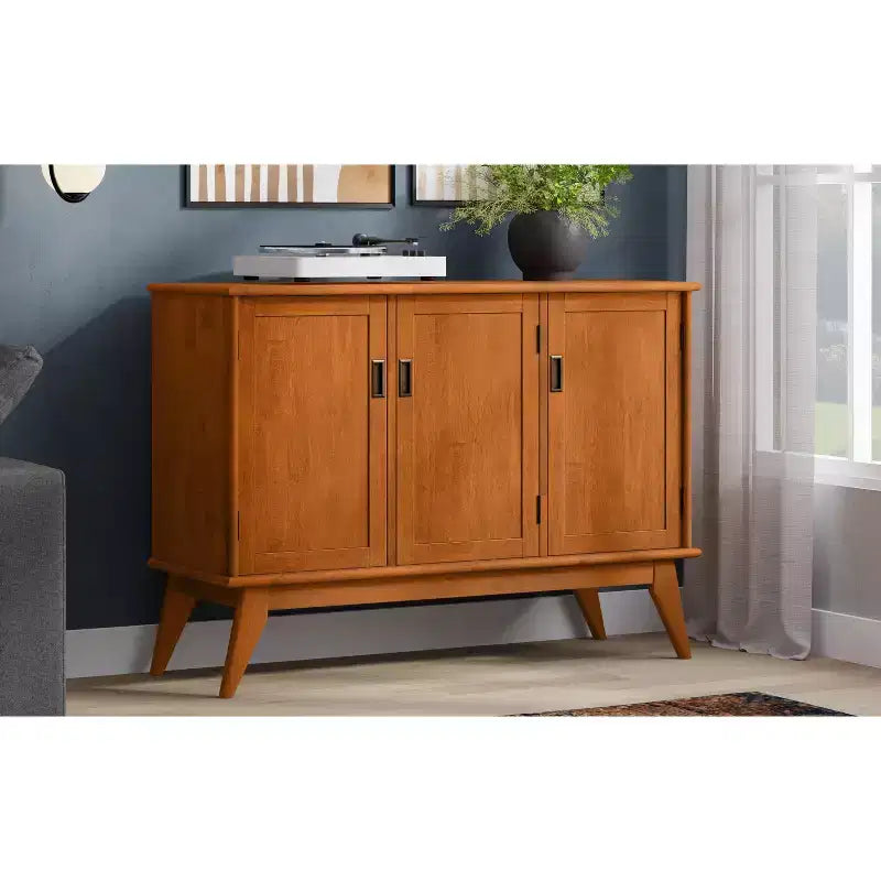 Aparador bufé rectangular moderno de mediados de siglo de 3 puertas Tierney de madera maciza de 50 pulgadas de ancho