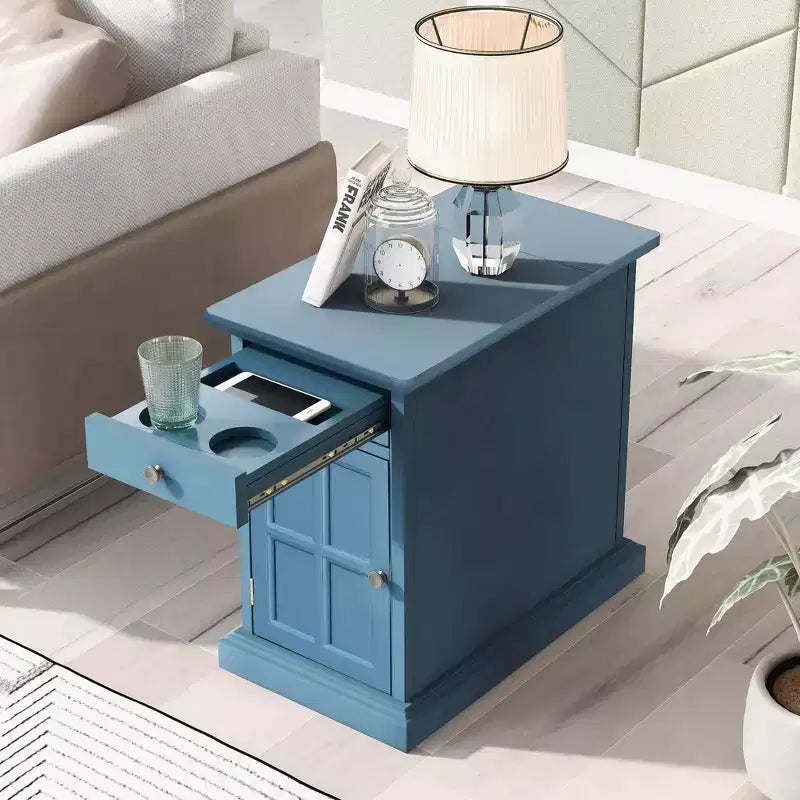 Mesa Auxiliar Vintage Clásica con Puertos USB y 1 Cajón con Portavasos, Mesa Estrecha para Sofá, Mesita de Noche para Sala de Estar, Dormitorio
