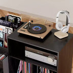 35 Soporte para tocadiscos ecológico con tapa abatible, consola multimedia de MDF+metal negro con regleta de 2 tomas y almacenamiento a prueba de polvo