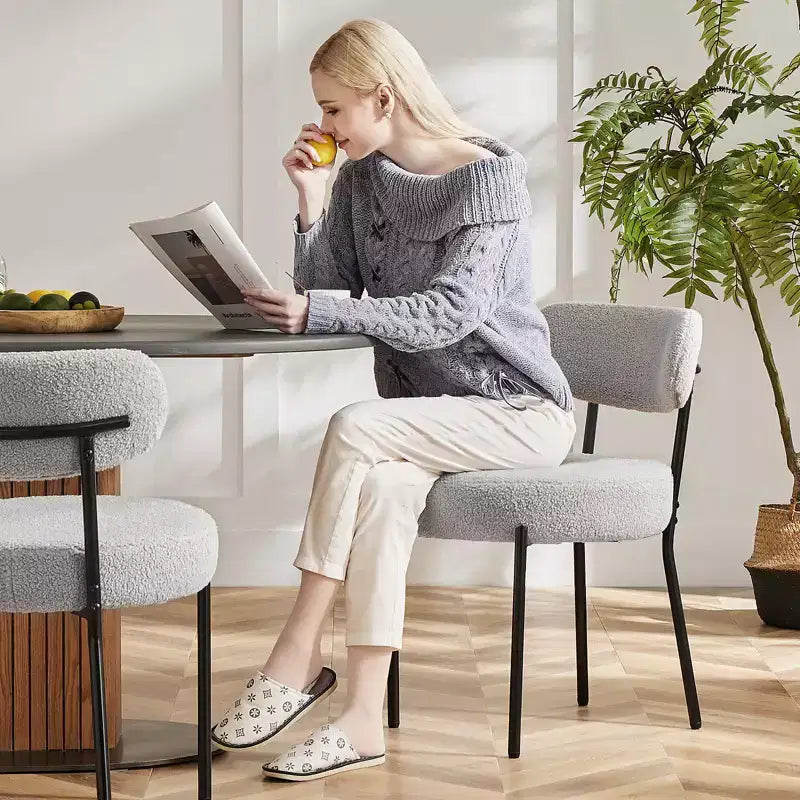 Juego de 2 sillas de comedor modernas con estructura de metal, sillas de comedor tapizadas con respaldo, sillas de comedor para el comedor