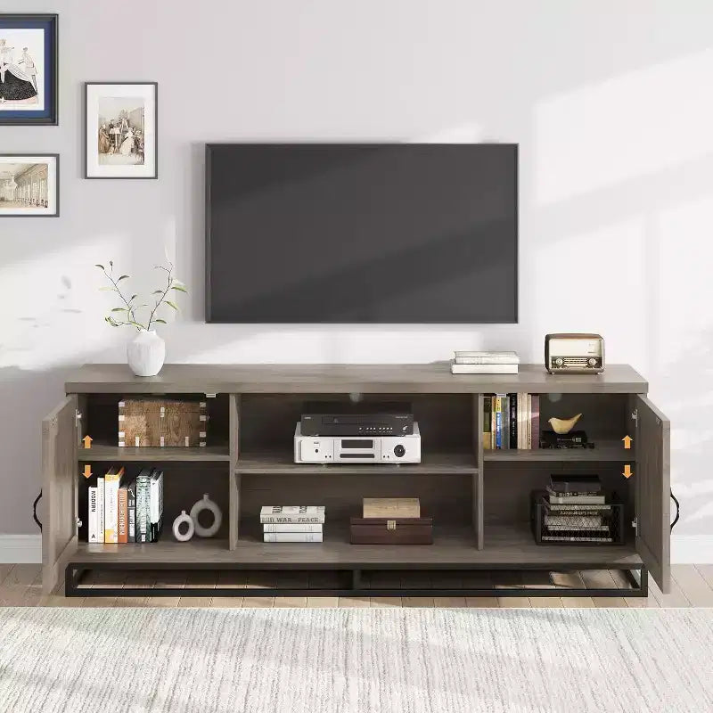 Mueble de TV estilo rústico para sala de estar, estantes ajustables de 2 niveles, base de metal, consola multimedia para TV de 75 pulgadas, gris