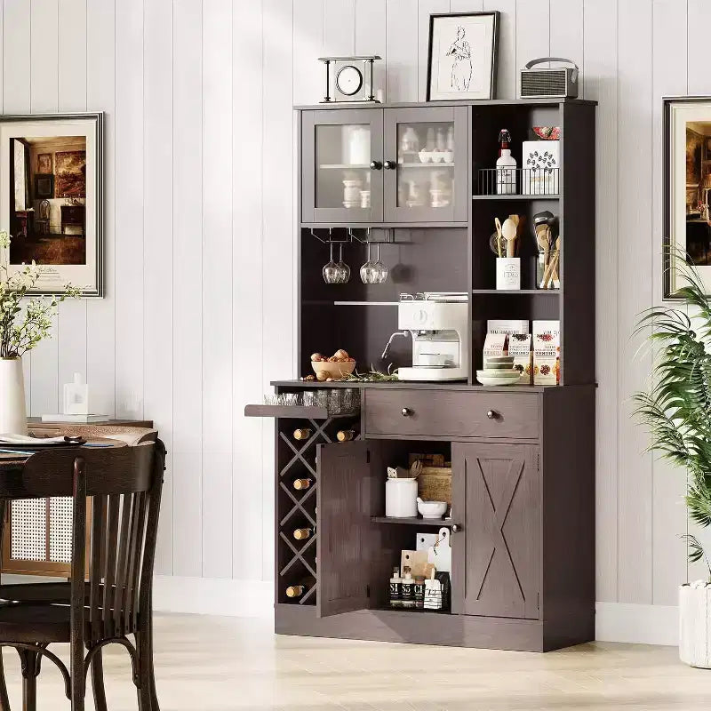 Cafetería con exquisitas puertas de granero, aparador con botellero, mueble de almacenamiento para cocina, comedor