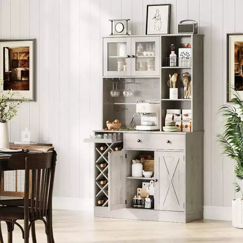 Cafetería con exquisitas puertas de granero, aparador con botellero, mueble de almacenamiento para cocina, comedor