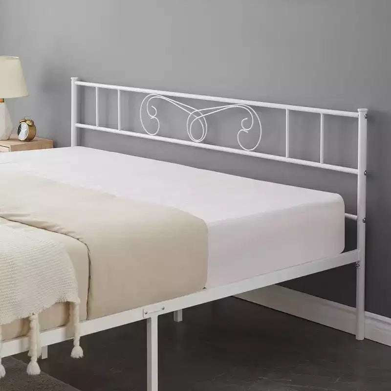Base de cama King Size de metal con cabecero y piecero, soporte de láminas de acero, base de colchón, no necesita somier, blanco