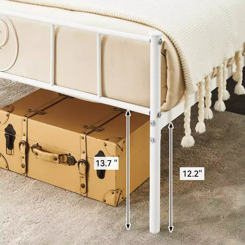 Base de cama King Size de metal con cabecero y piecero, soporte de láminas de acero, base de colchón, no necesita somier, blanco