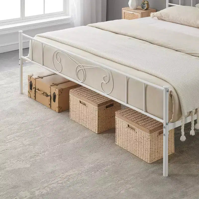 Base de cama King Size de metal con cabecero y piecero, soporte de láminas de acero, base de colchón, no necesita somier, blanco